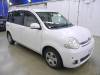 TOYOTA SIENTA 2009 S/N 265206 вид слева спереди